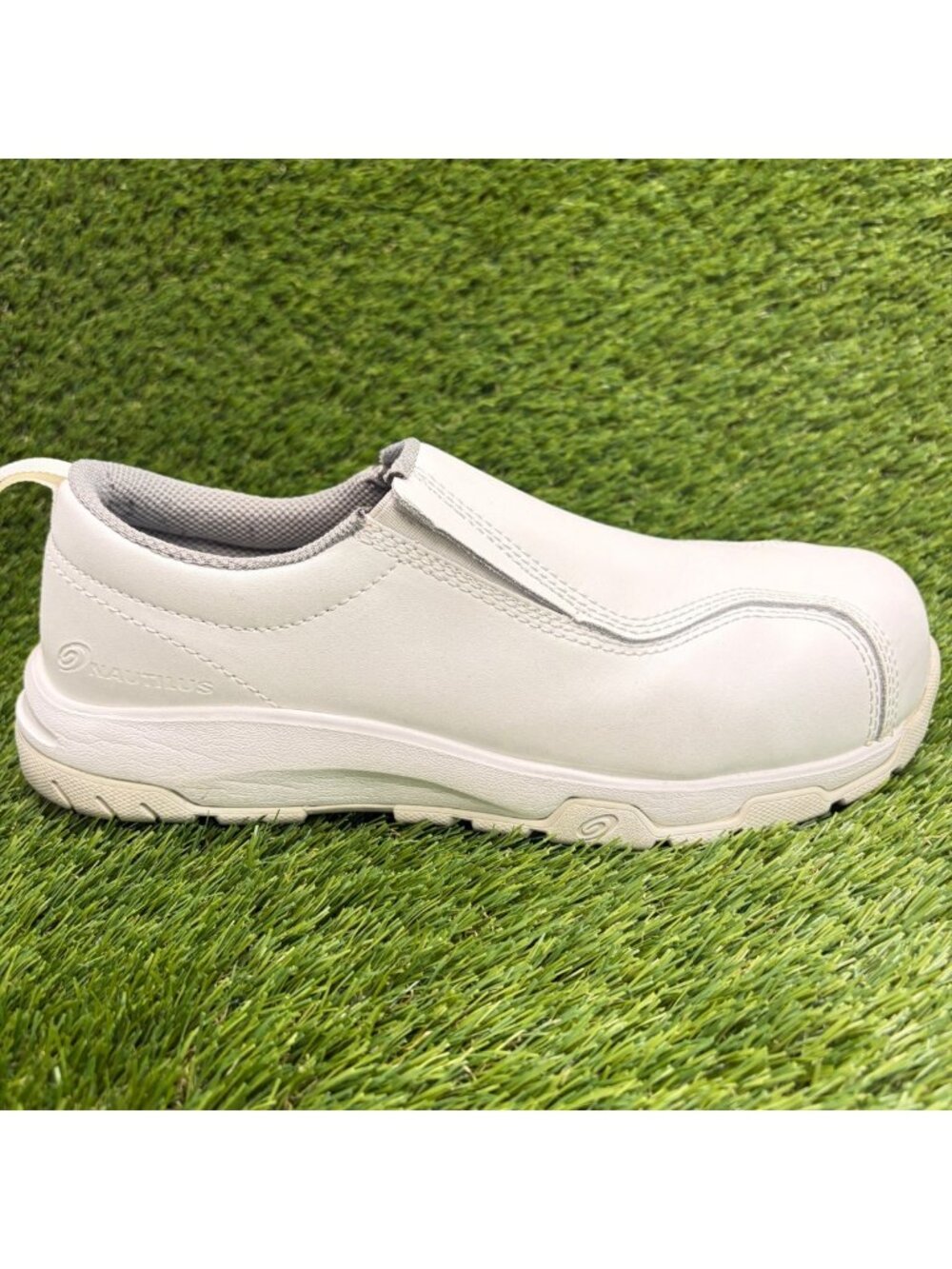 Nautilus Slip-On ESD Mens Size 8.5E White Leather Steel Toe Safety Work Shoes